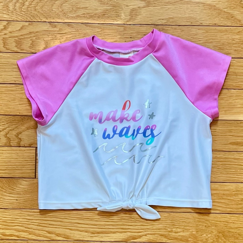 🩷Super cute crop swim top says Make Waves!! 🌊
